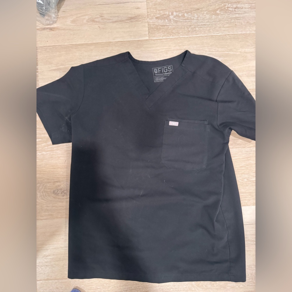 Black figs scrub top